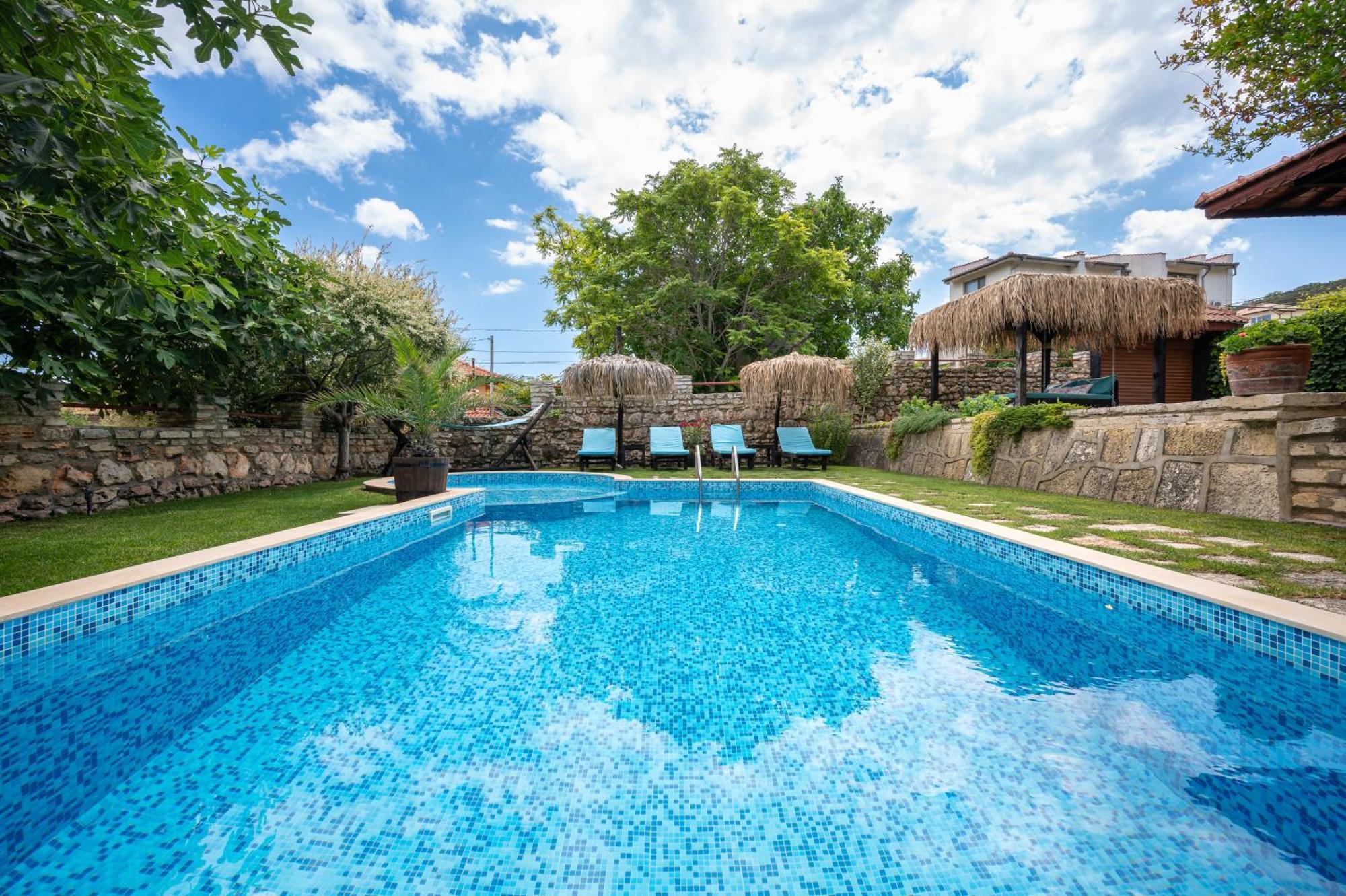 Villa Komitata-Pool And Jacuzzi Balçık Dış mekan fotoğraf