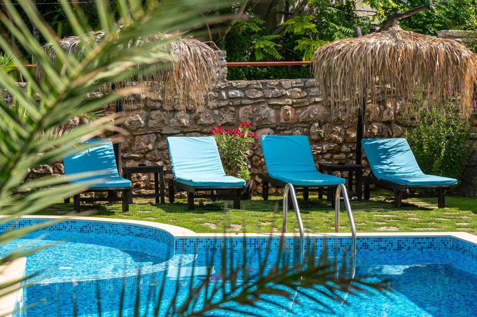 Villa Komitata-Pool And Jacuzzi Balçık Dış mekan fotoğraf